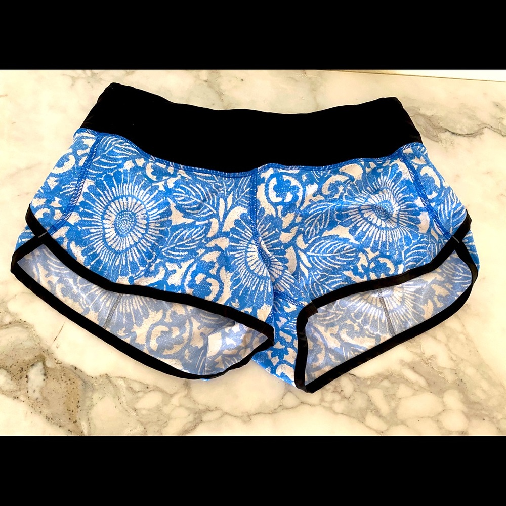 Lululemon Speed Up short 2.5" blue sz. 4